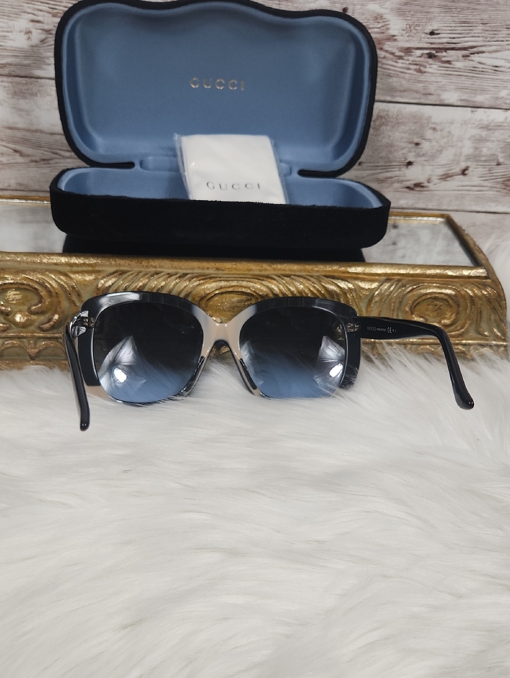 Gucci Navy Blue Women's Sunglasses with Branded Case - Picture 3 of 6